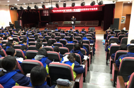 青岛市图书馆采编部公益性文化沙龙活动 《我与作家面对面进校园》 ——青岛籍知名作家翟景运专场讲座活动回顾