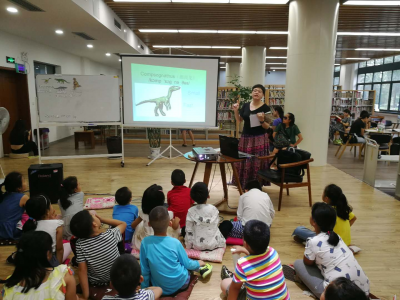 Weekend Reading Club之罗老师英文故事绘 Dinosaur Time----(1) The T-Rex Family Party!