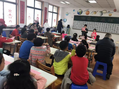 ＂激情学外语 快乐求发展＂公益外语沙龙活动  Happy English Reading Corner ——《瑞霭全家福，庆三八国际劳动妇女节》 活动回顾