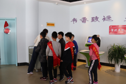 小贝壳未成年人社会课堂青岛市实验小学走进图书馆活动回顾