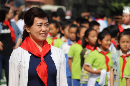 “喜迎建国70周年·书香润童心”青岛市图书馆走进富源路小学共庆六一 暨“童眼看中国”青岛市少儿绘画征集活动启动仪式回顾