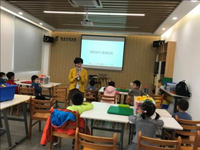 ＂激情学外语 快乐求发展＂公益外语沙龙活动 体验乐高与英语一起带来的化学反应！ ——“感恩有你 真情成长”感恩节特别活动 活动回顾